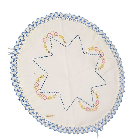 VTG TABLE RUNNER ROUND EMBROIDERED DRESSER SCARF ESTATE GEOMETRIC NEEDLEPOINT - Picture 1 of 6